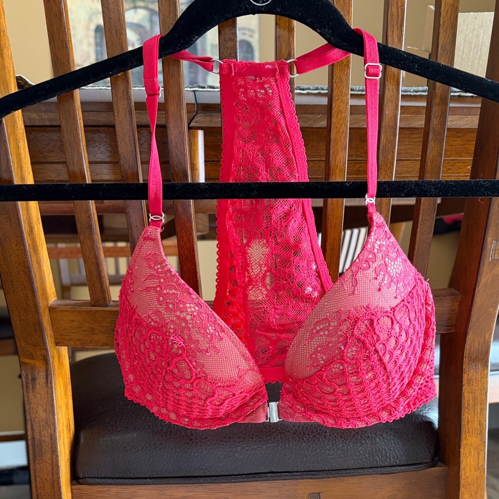 Victoria’s Secret Very Sexy Push Up 34B racerback Bra